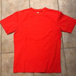 Uniqlo men’s t-shirt, small